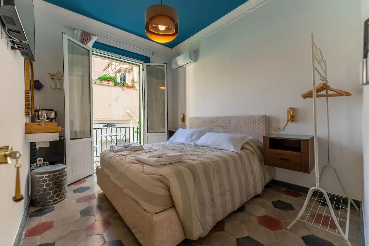 Regina Suite Palermo 0*,  Italia