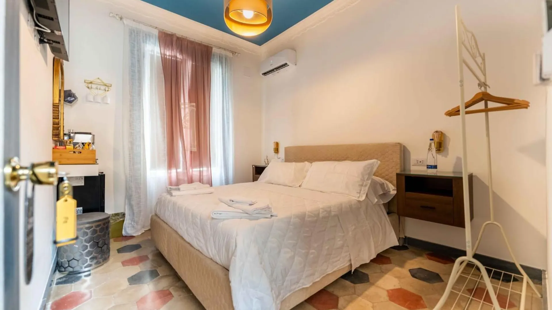 Regina Suite Palermo 0*,